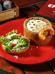 Чешский чесночный суп с копченым кальмаром