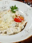 Фетучини с куриной грудкой и грибами