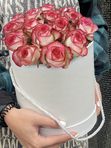 15 pink roses in a white box