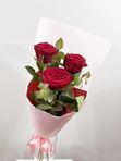 3 red roses