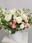 Composition with roses in a white box