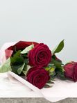 3 red roses