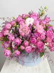 Composition with roses in a blue box