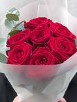 7 red roses