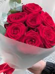 7 red roses