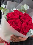 7 red roses