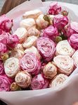 A bouquet of spray roses Bombastiki