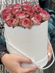 15 pink roses in a white box