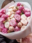 A bouquet of spray roses Bombastiki
