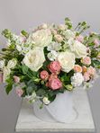 Composition with roses in a white box