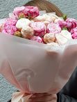 A bouquet of spray roses Bombastiki