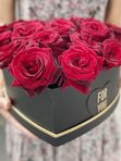 18 Red Roses in a black box