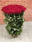 101 roses in a basket
