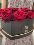 18 Red Roses in a black box