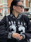Бомбер в стиле Oversize