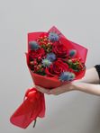 Букет-комплимент с гиперикумом и эрингиумом №80