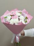 Букет комплимент с гвоздиками №57