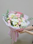 Букет  с кустовыми розами и гортензией «Цветение чувств»