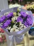 Букет из хризантем и альстромерий