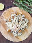 Морской коктейль, маринованный в масле