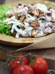 Морской коктейль, маринованный в масле