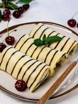 Млинці з вишнею та шоколадом