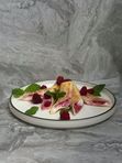 Млинці з крем сиром і малиною
