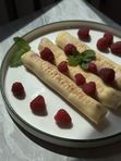 Млинці з крем сиром і малиною