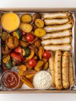 Бокс горячего приготовления со шницелем и куриными колбасками (вес 900 грамм)
