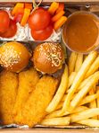 Бокс горячего приготовления с куриными стрипсами и картофелем фри (вес 500 гр)