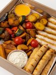 Бокс горячего приготовления со шницелем и куриными колбасками (вес 900 гр)