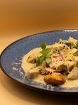 Ньокки с куриным филе, брокколи и соусом песто