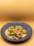 Ньокки с куриным филе, брокколи и соусом песто