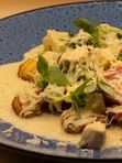 Ньокки с куриным филе, брокколи и соусом песто