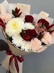 Букет с розами праздничный