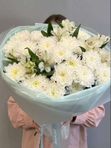 Белая охапка хризантем