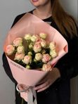 Букет комплимент из кустовых роз
