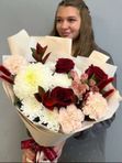 Букет с розами праздничный