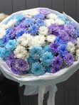 Букет из 19 кустовых в небесных цветах