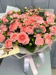 Букет из кустовых пионовидных роз