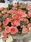 Букет из кустовых пионовидных роз