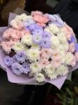 Букет из 17 хризантем в лиловых оттенках