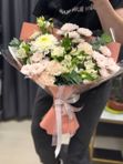 Сборный букет в персиковых оттенках