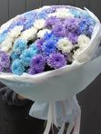 Букет из 19 кустовых в небесных цветах