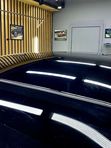 Оклейка крыши автомобиля черным цветом
