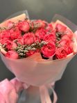 Кустовые пионовидные коралловые розы 9 шт = 27 бутонов + лимониум, арт.256