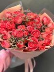 Кустовые пионовидные коралловые розы 9 шт = 27 бутонов + лимониум, арт.256