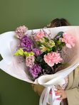 Эустома лавандовая с диантусом и альстромерией, лимониумом + эвкалипт, арт. 246