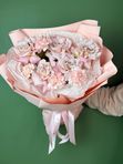 Нежно розовая французская роза 5 шт + кремовая гвоздика, арт. 718