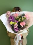 Эустома лавандовая с диантусом и альстромерией, лимониумом + эвкалипт, арт. 246